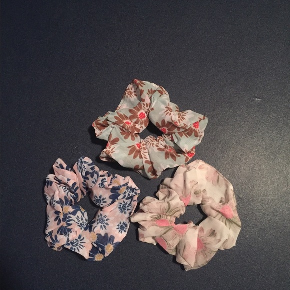 FLORAL SCRUNCHIES!! - Picture 3 of 3